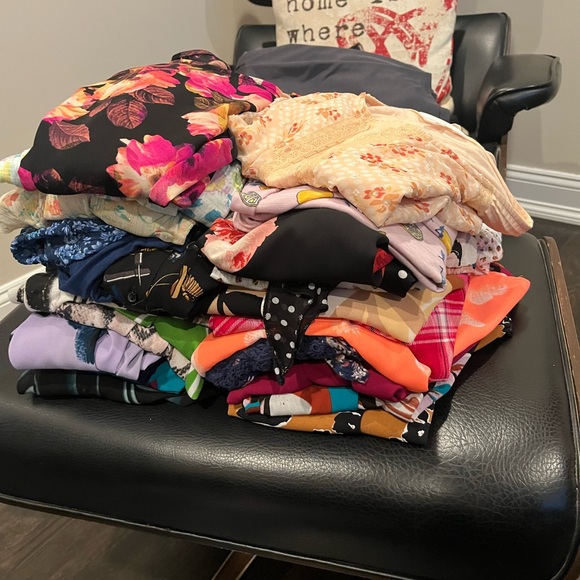 Tops - Picture 1 of 4